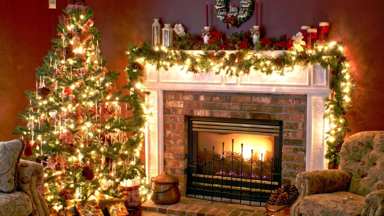 wintermas tree and fireplace